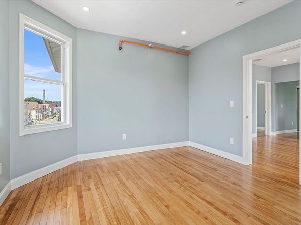 27-29 Camp St, Worcester MA 01603