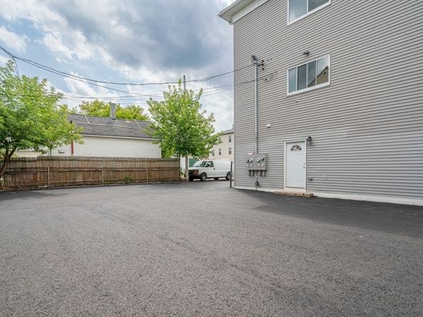 27-29 Camp St, Worcester MA 01603