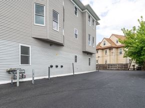 27-29 Camp St, Worcester MA 01603