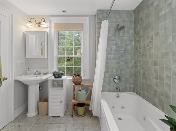 15 High Street D, Rockport MA 01966