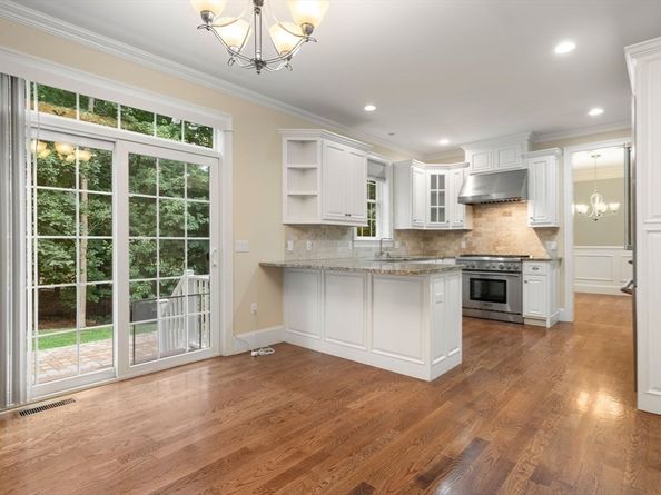 78 Hunnewell St, Wellesley MA 02481