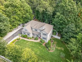 78 Hunnewell St, Wellesley MA 02481