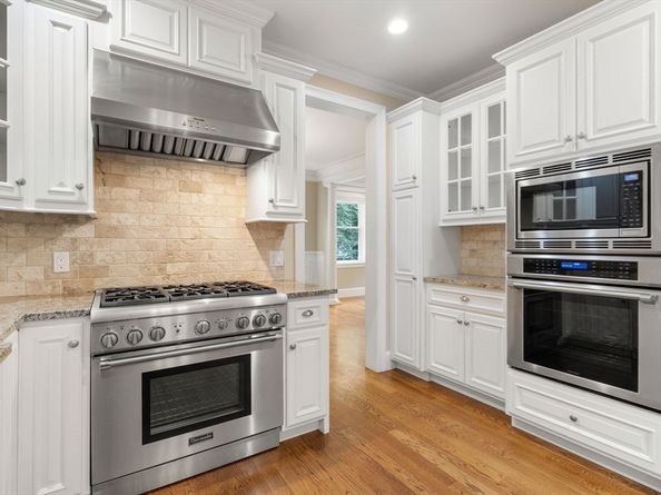 78 Hunnewell St, Wellesley MA 02481