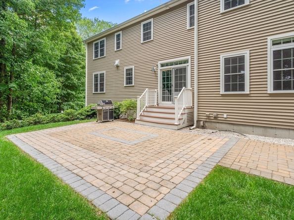 78 Hunnewell St, Wellesley MA 02481