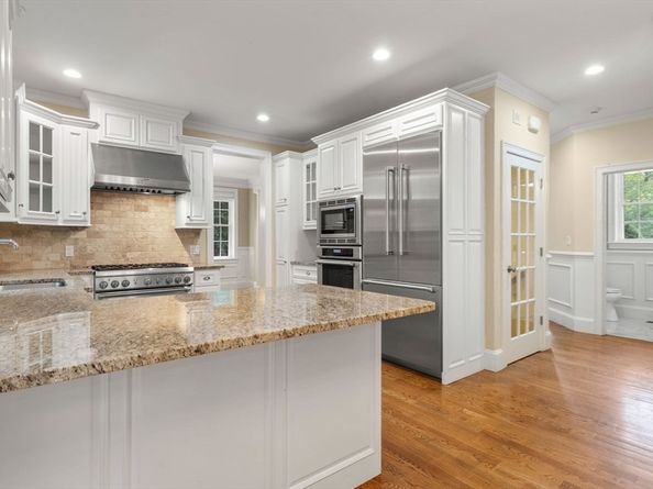 78 Hunnewell St, Wellesley MA 02481