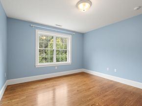 78 Hunnewell St, Wellesley MA 02481