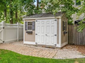 78 Hunnewell St, Wellesley MA 02481