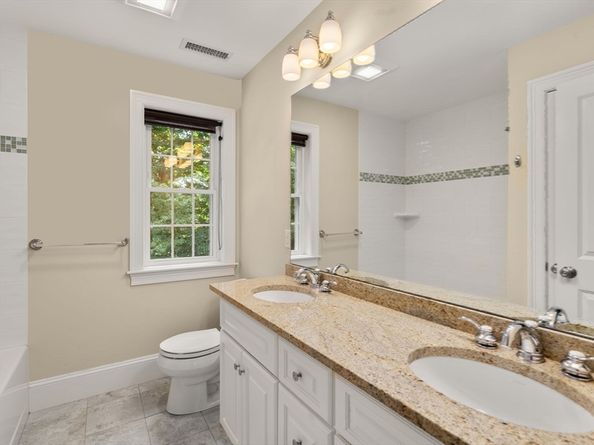 78 Hunnewell St, Wellesley MA 02481