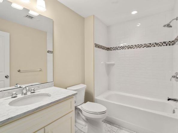 78 Hunnewell St, Wellesley MA 02481