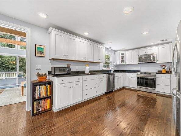 111 Greensboro Rd, Dedham MA 02026