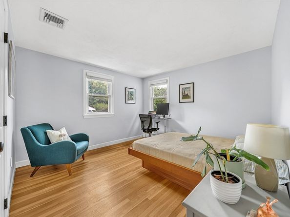 111 Greensboro Rd, Dedham MA 02026