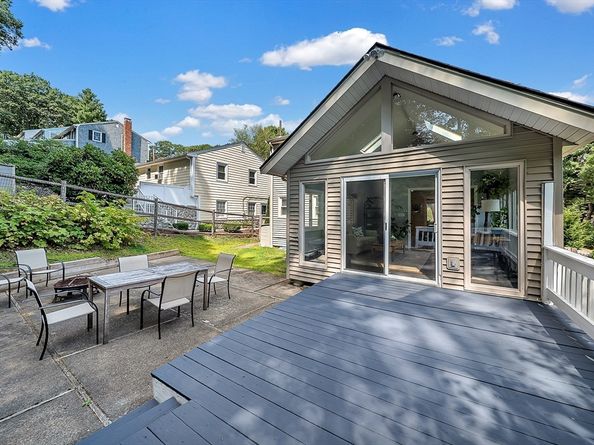 111 Greensboro Rd, Dedham MA 02026