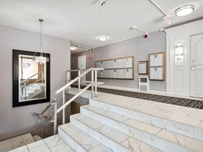 20 Hammond Pond Pkwy 18, Newton MA 02467