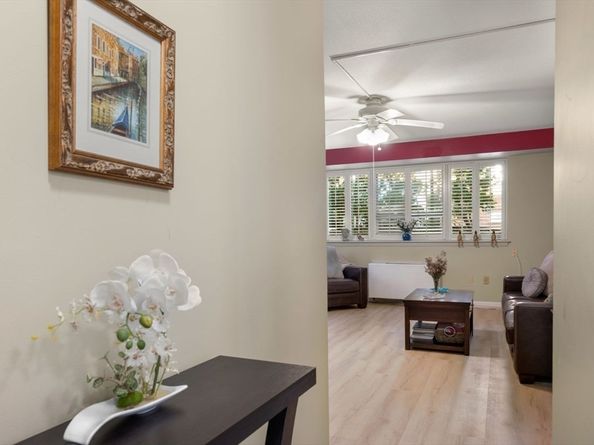 20 Hammond Pond Pkwy 18, Newton MA 02467