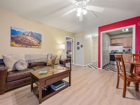 20 Hammond Pond Pkwy 18, Newton MA 02467