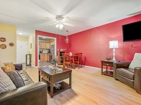 20 Hammond Pond Pkwy 18, Newton MA 02467