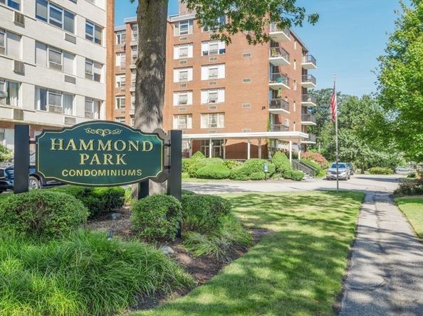 20 Hammond Pond Pkwy 18, Newton MA 02467