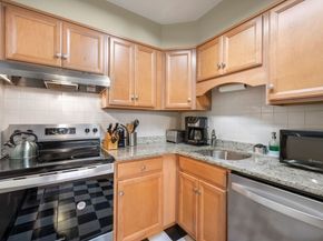 20 Hammond Pond Pkwy 18, Newton MA 02467