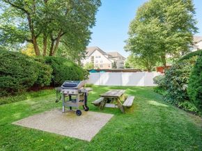 20 Hammond Pond Pkwy 18, Newton MA 02467