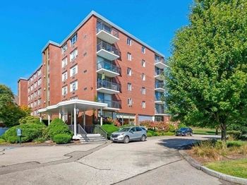 20 Hammond Pond Pkwy
