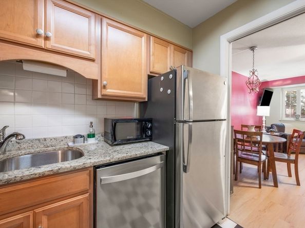 20 Hammond Pond Pkwy 18, Newton MA 02467