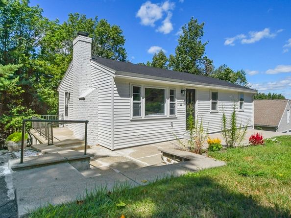 22 Michigan Dr, Hudson MA 01749
