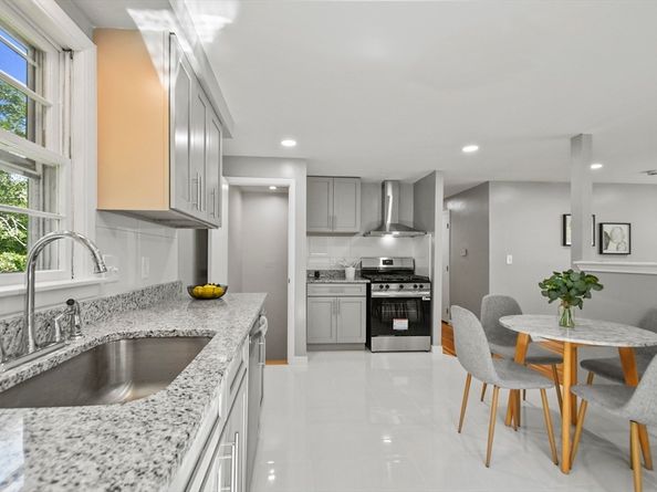 22 Michigan Dr, Hudson MA 01749