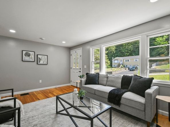22 Michigan Dr, Hudson MA 01749
