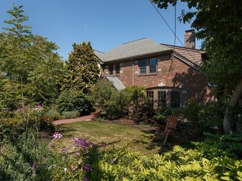 190 Goden Street