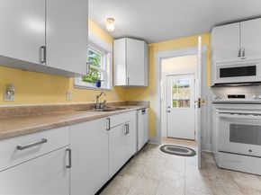11 Harvard Ave, Shrewsbury MA 01545