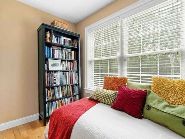 122 Carlisle Rd, Westford MA 01886