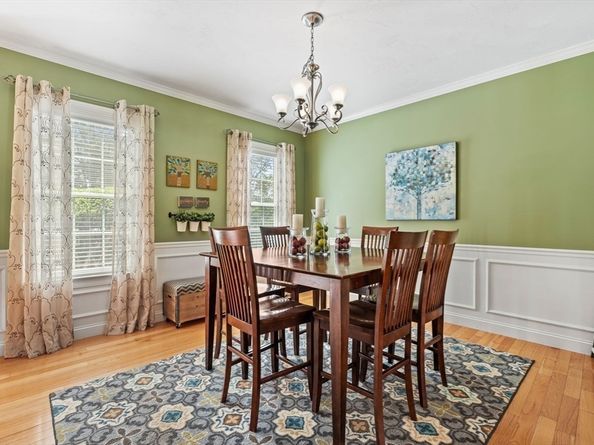 122 Carlisle Rd, Westford MA 01886