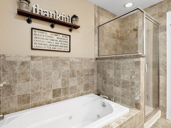 122 Carlisle Rd, Westford MA 01886