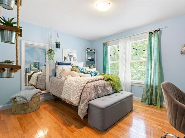122 Carlisle Rd, Westford MA 01886
