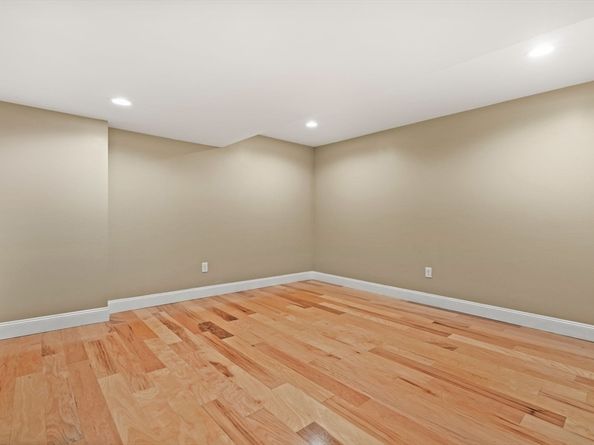 122 Carlisle Rd, Westford MA 01886