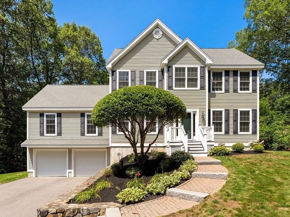 122 Carlisle Rd, Westford MA 01886