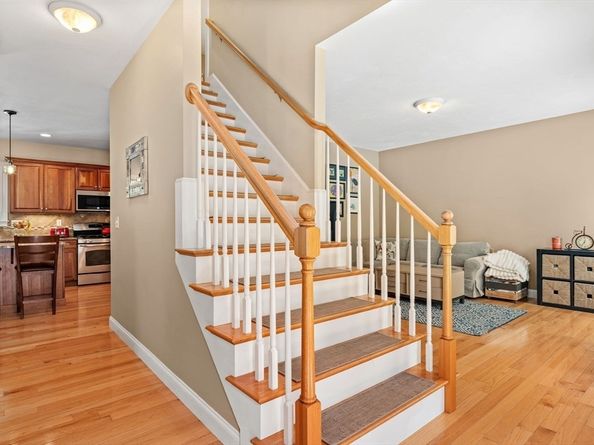 122 Carlisle Rd, Westford MA 01886