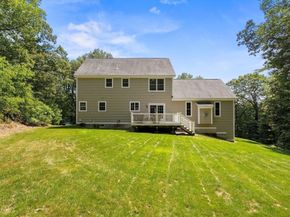 122 Carlisle Rd, Westford MA 01886