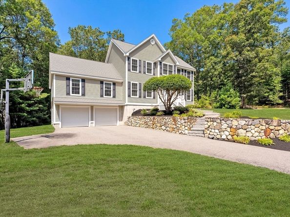 122 Carlisle Rd, Westford MA 01886