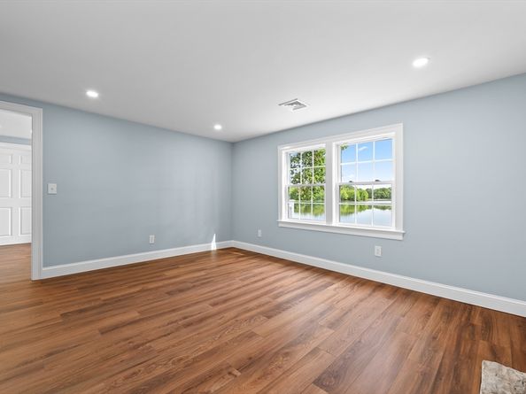 95 Pineland Ave, Worcester MA 01604