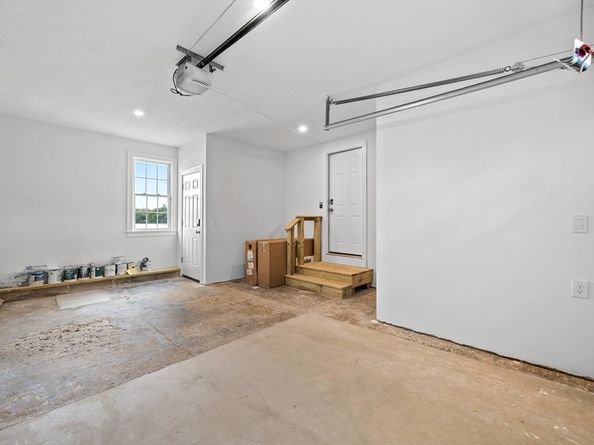 95 Pineland Ave, Worcester MA 01604