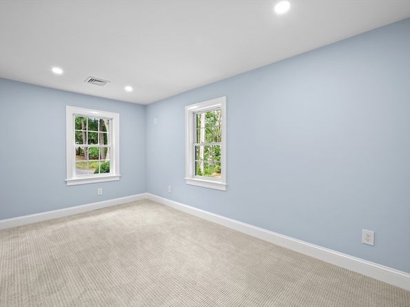 95 Pineland Ave, Worcester MA 01604
