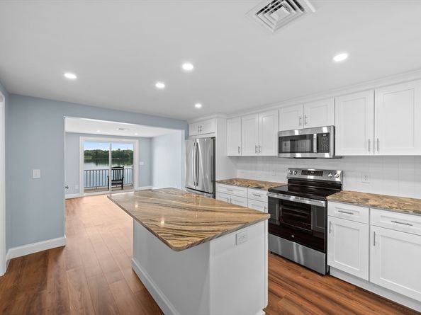 95 Pineland Ave, Worcester MA 01604