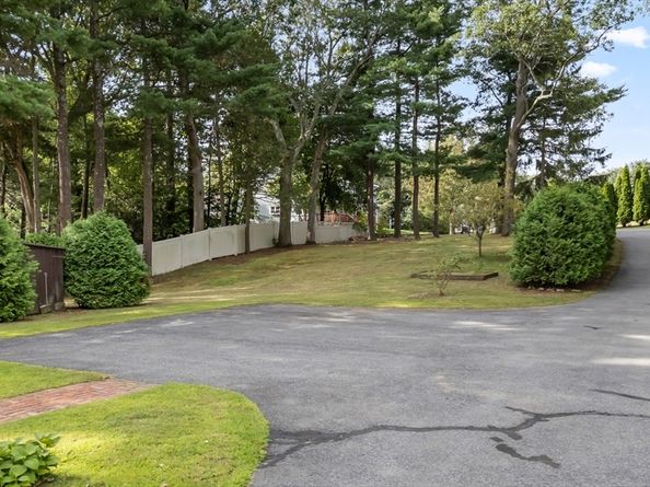 95 Pineland Ave, Worcester MA 01604