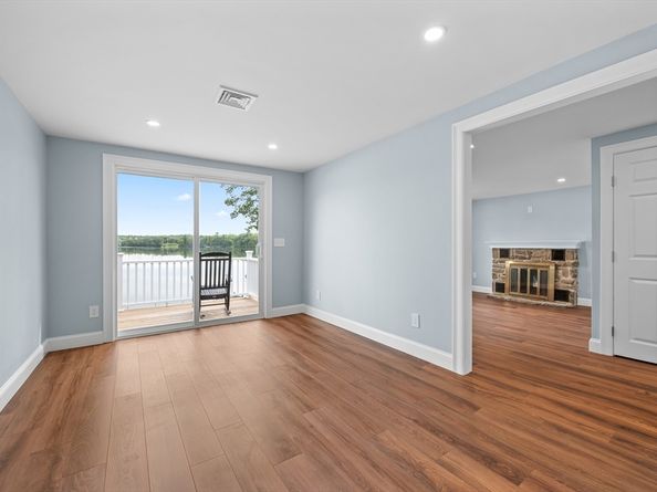 95 Pineland Ave, Worcester MA 01604