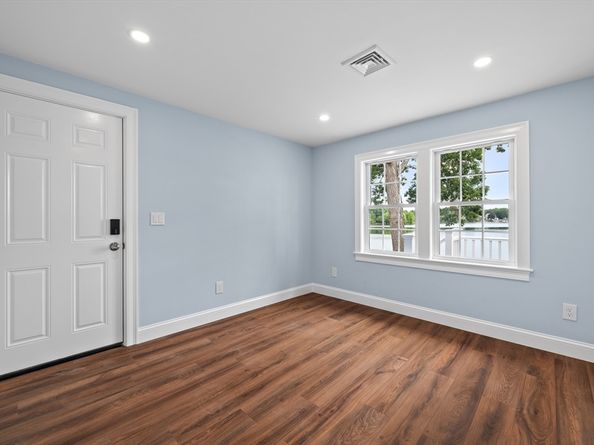 95 Pineland Ave, Worcester MA 01604