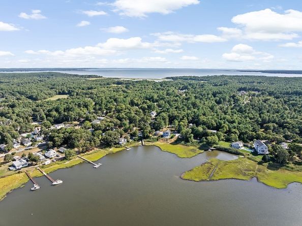 28 Arlington Road, Wareham MA 02571