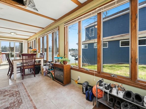6 Cedar Pond Dr, Sturbridge MA 01566