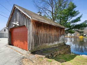 6 Cedar Pond Dr, Sturbridge MA 01566