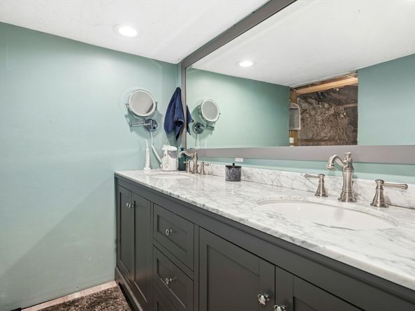 6 Cedar Pond Dr, Sturbridge MA 01566